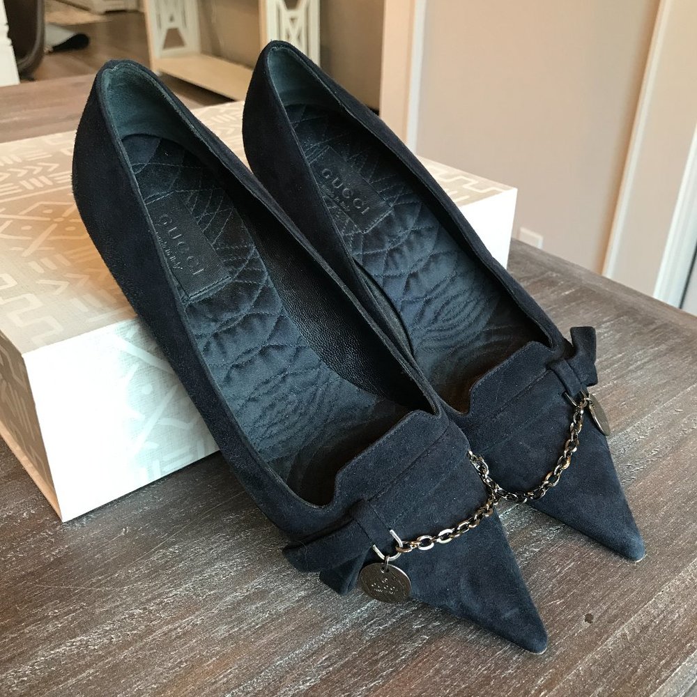 Vintage Gucci Navy Suede Shoes Chain Detail Kitten Heels Medallion Size 7 (37C)